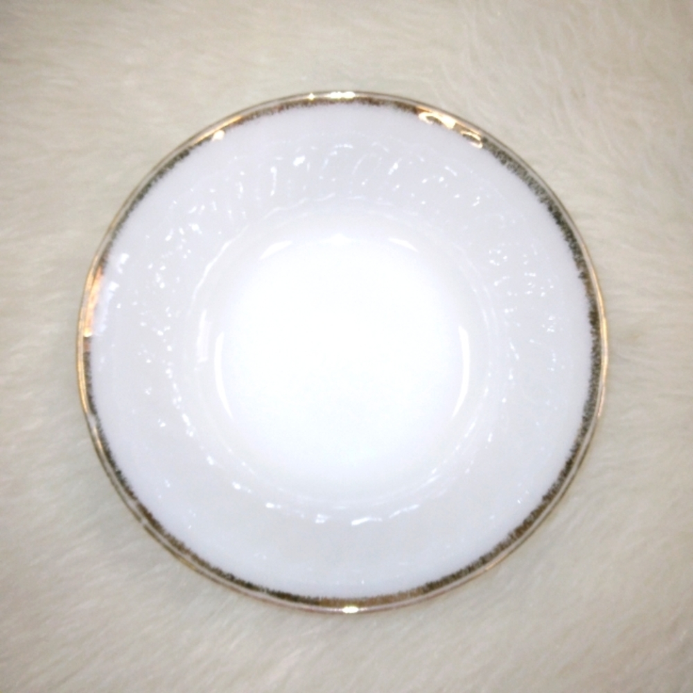 VINTAGE Fire King Milk Glass Ovenware 19 swirl bowl with gold edge